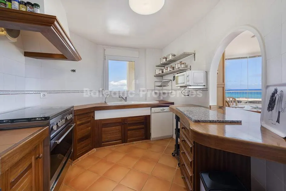 Exzellente Penthouse-Wohnung mit Mietlizenz kaufen in Son Serra de Marina, Mallorca