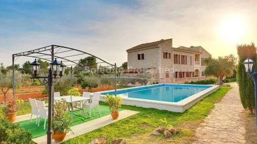 Beeindruckende Finca mit Gästehaus und Pool kaufen in Sencelles, Mallorca