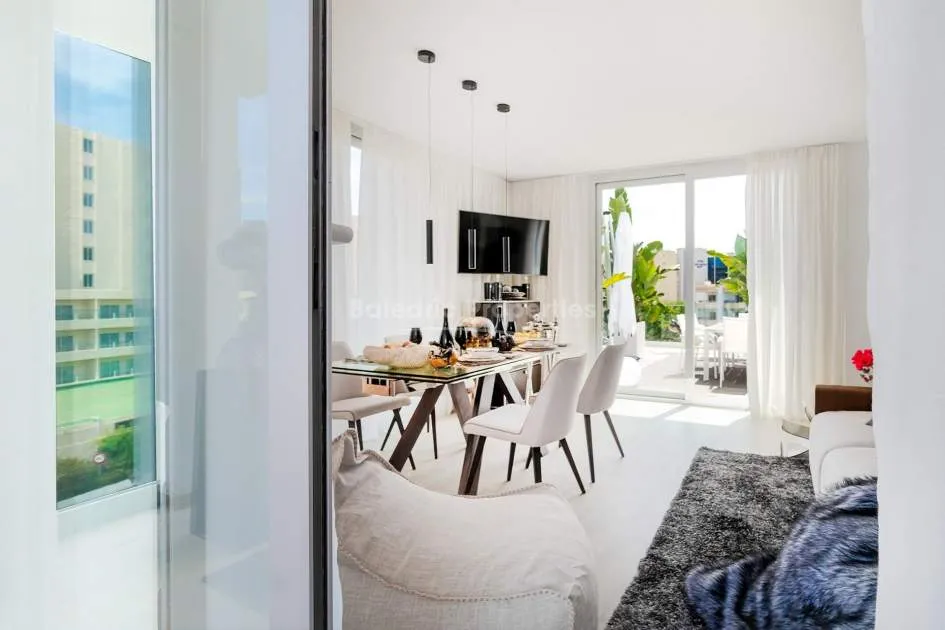 Modernes Penthouse mit Teilmeerblick kaufen in Palmanova, Mallorca