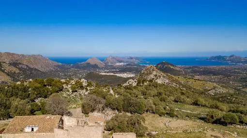 Altertümliche Finca auf großem Grundstück kaufen in Pollensa, Mallorca Altertümliche Finca auf großem Grundstück kaufen in Pollensa, Mallorca