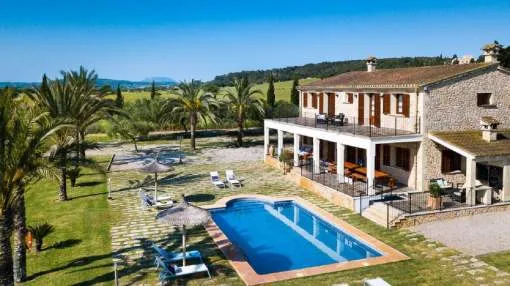 Attraktive Landvilla mit Mietlizenz und Pool kaufen in Sineu, Mallorca