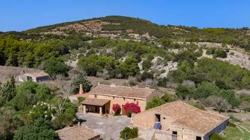 Mallorquinisches Anwesen mit 50 Hektar Land kaufen in Sant Llorenc, Mallorca