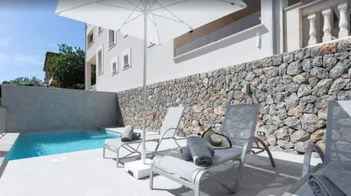 Luxuriöse Villa Ona mit Meer- und Bergblick, Pool, Klimaanlage, Wlan, Garten, Terrasse und Balkon Luxuriöse Villa Ona mit Meer- und Bergblick, Pool, Klimaanlage, Wlan, Garten, Terrasse und Balkon