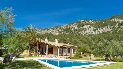 Finca Villa Cadell Petit mit Bergblick, Pool und Wlan