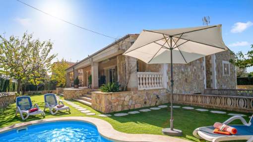 Holiday home by the sea for 6 people with private pool and air conditioning Holiday home by the sea for 6 people with private pool and air conditioning