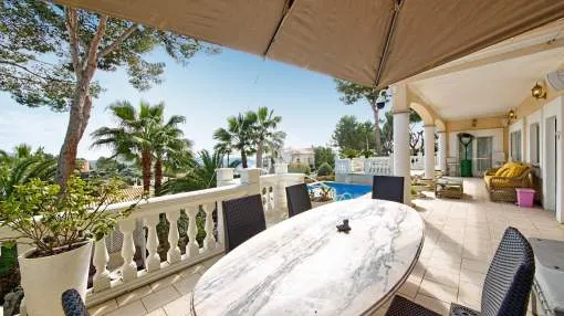 Elegante Villa mit Pool zum Verkauf in Paguera, Mallorca 