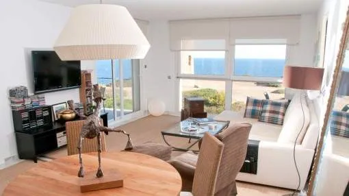 Helles Luxus-Penthouse in erster Meereslinie mit spektakulärem Ausblick
