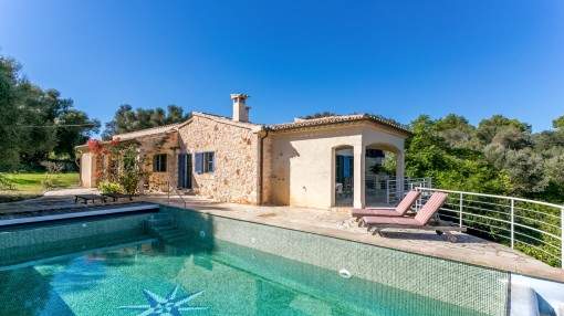 Finca mit viel Land und weitläufigem Landschaftsblick bis nach Alcúdia Finca mit viel Land und weitläufigem Landschaftsblick bis nach Alcúdia