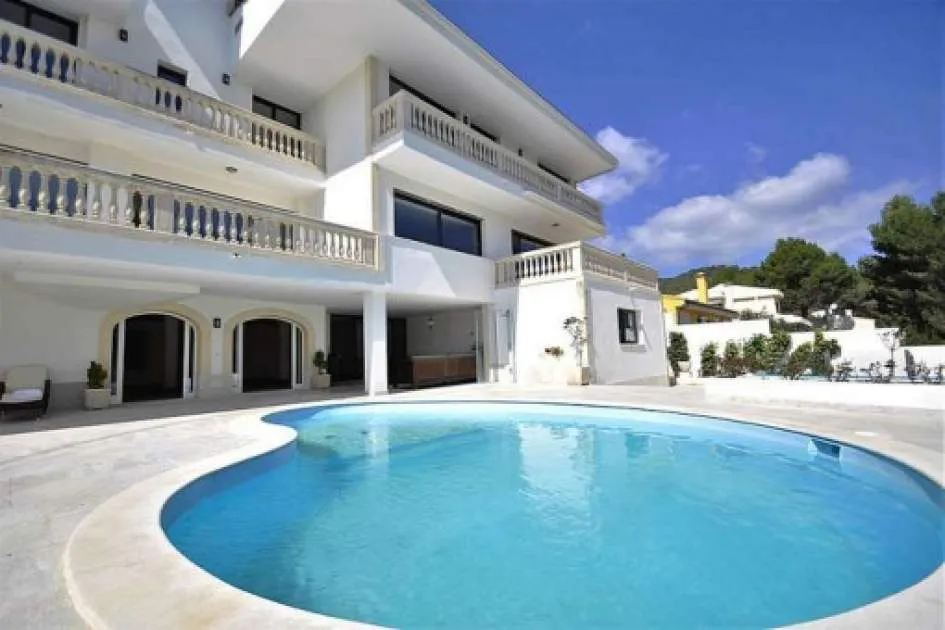 Moderne, großzügige Villa in idyllischer Lage mit Pool in Son Vida