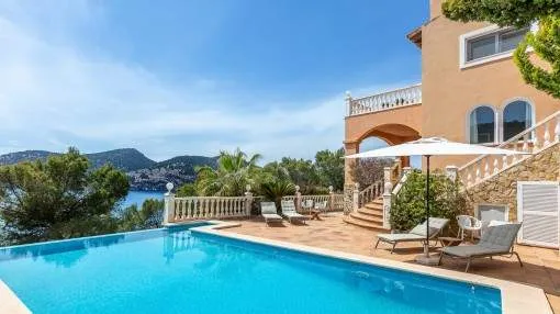 Exklusive Villa mit Pool und Panorama-Meerblick in Top-Lage von Camp de Mar