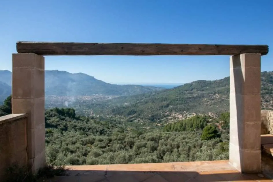 Finca mit Meerblick und zwischen Olivenbäumen in Fornalutx