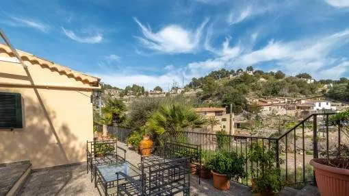 Schönes und praktisches Familienhaus mit idyllischem Blick auf die Berge und das Dorf Galilea