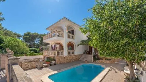 Schöne Villa mit 2 separaten Wohnungen, Pool und Garage, in ruhiger Lage in Cala Ratjada