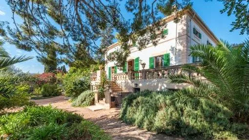 Beeindruckendes Herrenhaus aus dem 19. Jahrhundert mit Nebenhaus und Meerblick in Son Rapinya, Palma Beeindruckendes Herrenhaus aus dem 19. Jahrhundert mit Nebenhaus und Meerblick in Son Rapinya, Palma
