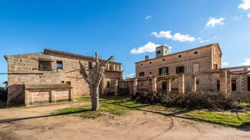 Ruhig gelegenes , renovierungsbedürftiges Herrenhaus in Algaida