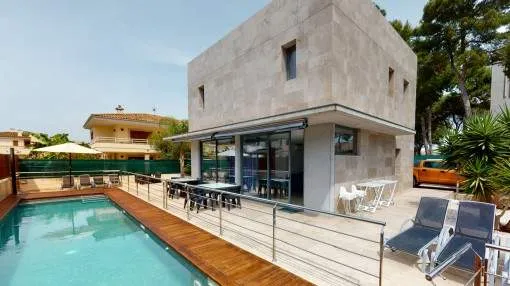 Freistehende Villa in Meeresnähe mit Pool und Touristenlizenz an der Playa de Muro