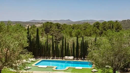 Lichtdurchflutetes Anwesen mit beheizbarem Pool und Vermietungslizenz in zentraler Lage von Mallorca