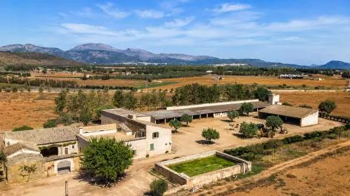 Historische Possessió mit 45 ha Land nahe Muro, Mallorca