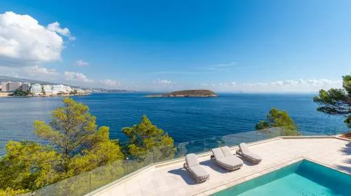 Moderne Villa in erster Meereslinie mit luxuriösem Design und Meerzugang in Cala Vinyes