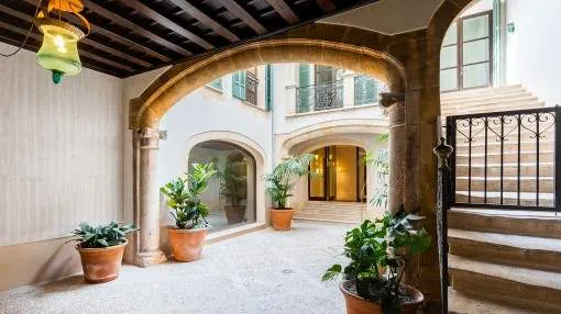 Luxuriöse Neubau-Wohnung mitten in der Altstadt von Palma mit Indoorpool und Gym
