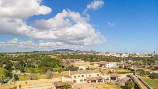 Mediterrane Natursteinfinca mit Pool und Ferienvermietungslizenz am Dorfrand von Santanyí