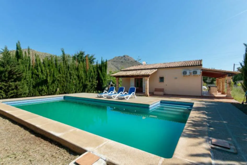 Ebenerdige Finca mit Vermietlizenz und Pool in ruhiger Seitenstraße in Port de Pollença Ebenerdige Finca mit Vermietlizenz und Pool in ruhiger Seitenstraße in Port de Pollença