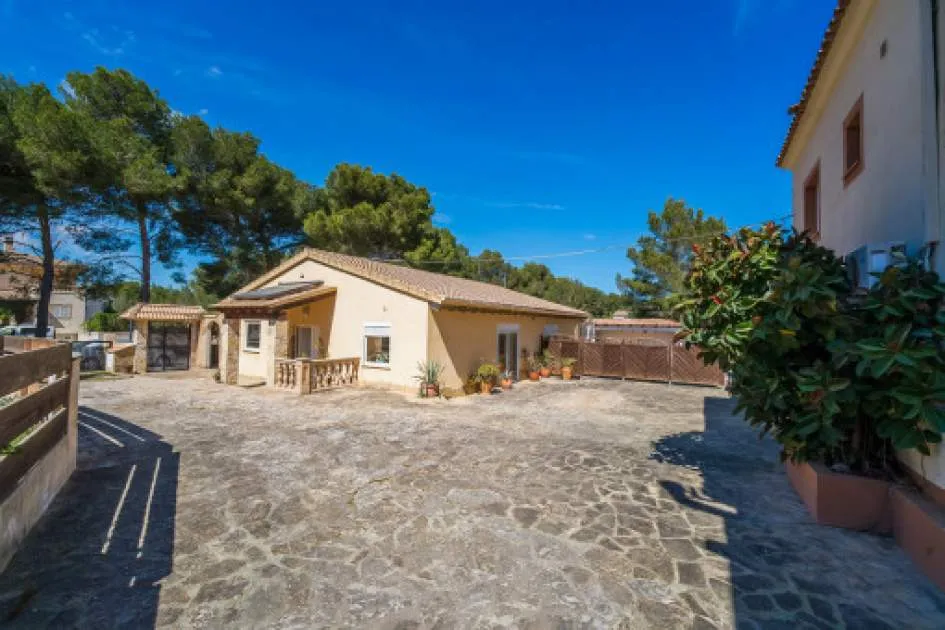 Investment: Ebenerdiges Haus auf 2 Parzellen mit der Möglichkeit für den Bau einer kleinen Wohnanlage in Son Serra de Marina Investment: Ebenerdiges Haus auf 2 Parzellen mit der Möglichkeit für den Bau einer kleinen Wohnanlage in Son Serra de Marina
