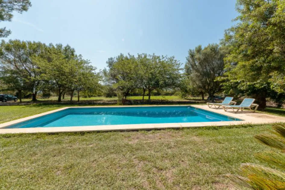 Charmante autarke Finca mit Pool auf weitläufigem Grundstück mit Privatsphäre nahe St. Margalida