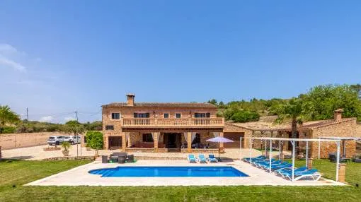 Mediterrane Natursteinfinca mit Ferienvermietungslizenz, Pool und herrlichem Weitblick nahe Porto Cristo Mediterrane Natursteinfinca mit Ferienvermietungslizenz, Pool und herrlichem Weitblick nahe Porto Cristo