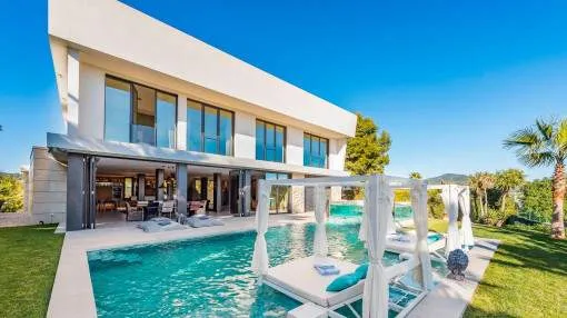 Exklusive Luxusvilla mit fantastischem Weitblick und flachem Grundstück in Santa Ponsa