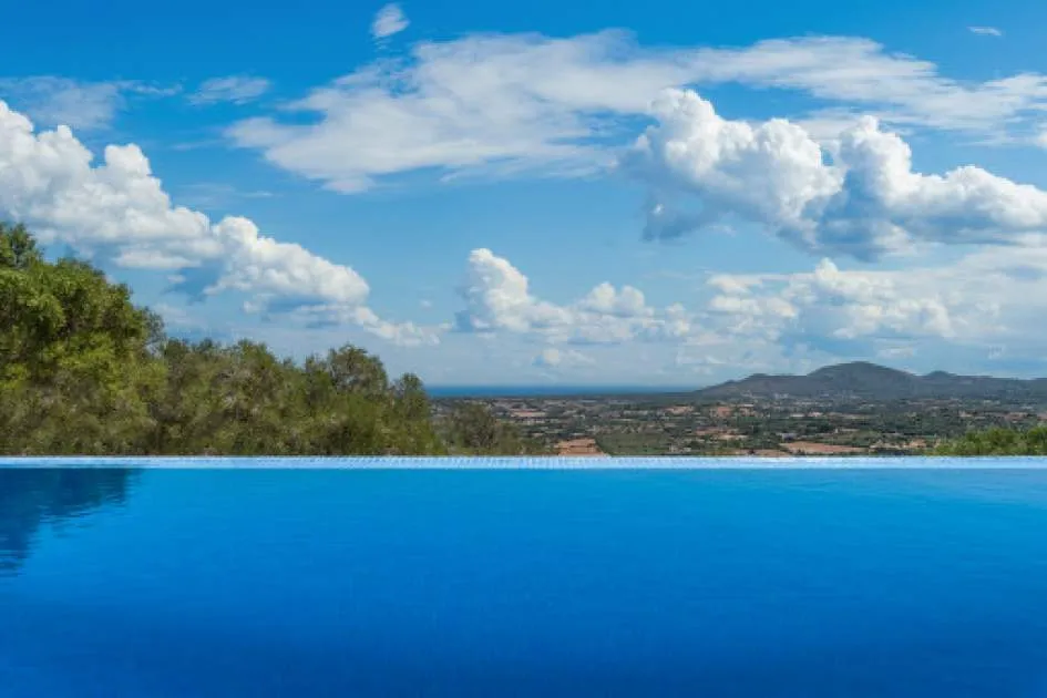 Herrliches Luxus-Landhaus auf Berggipfel mit Pool und Meerblick unweit von Manacor
