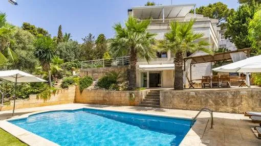Familienvilla mit großzügigem Pool und Meerblick in Costa d'en Blanes