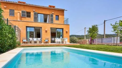 Neubau-Reihenhaus im mallorquinischen Stil mit privaten Garten und Pool in Es Capdella