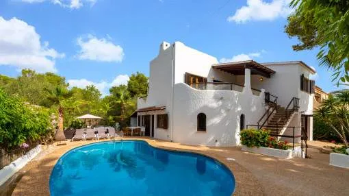 Familienfreundliche Villa mit beheizbarem Pool und Ferienvermietungslizenz fußläufig zum Strand in Cala Pi