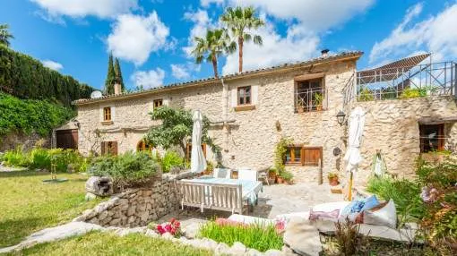 Mallorquinische Finca mit gepflegten Garten, Pool und Ferienvermietlizenz in Es Capdella