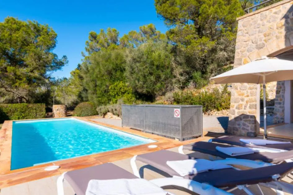 Traumhafter Panoramablick auf die Berge - Mediterrane Finca mit Pool und Ferienvermietungslizenz nahe Son Macia