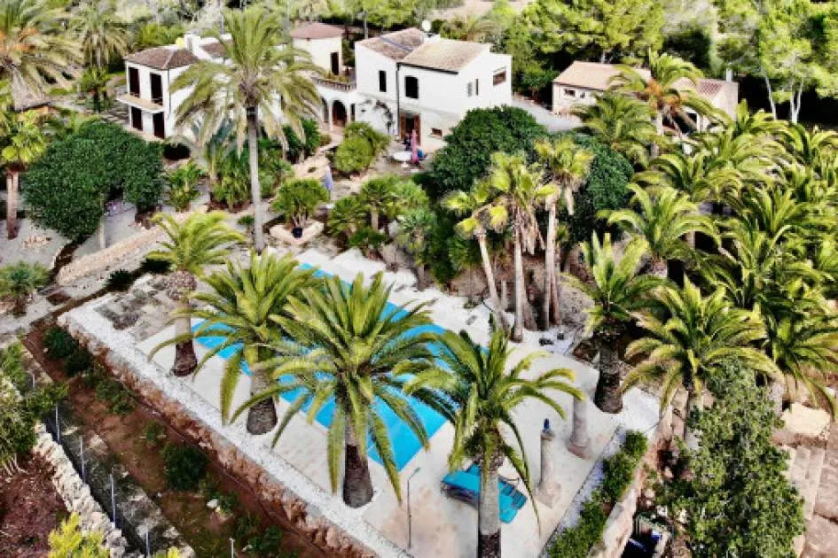 Beeindruckende Villa mit altem Baumbestand und großem Pool in der Nähe von Colonia de Sant Jordi