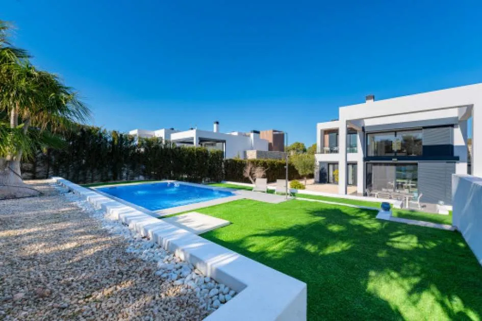 Moderne Villa mit Pool und schönem Garten in ruhiger Lage von Cala Murada