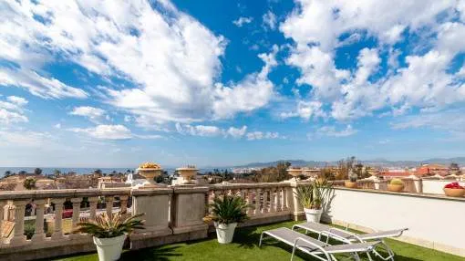 Penthouse mit privater Dachterrasse und fantastischem Meerblick, in Strandnähe von Palma
