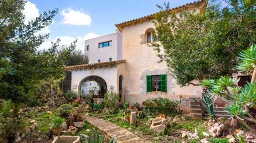 Charmante Doppelhaushälfte zum Renovieren mit viel Potenzial in Cala Figuera