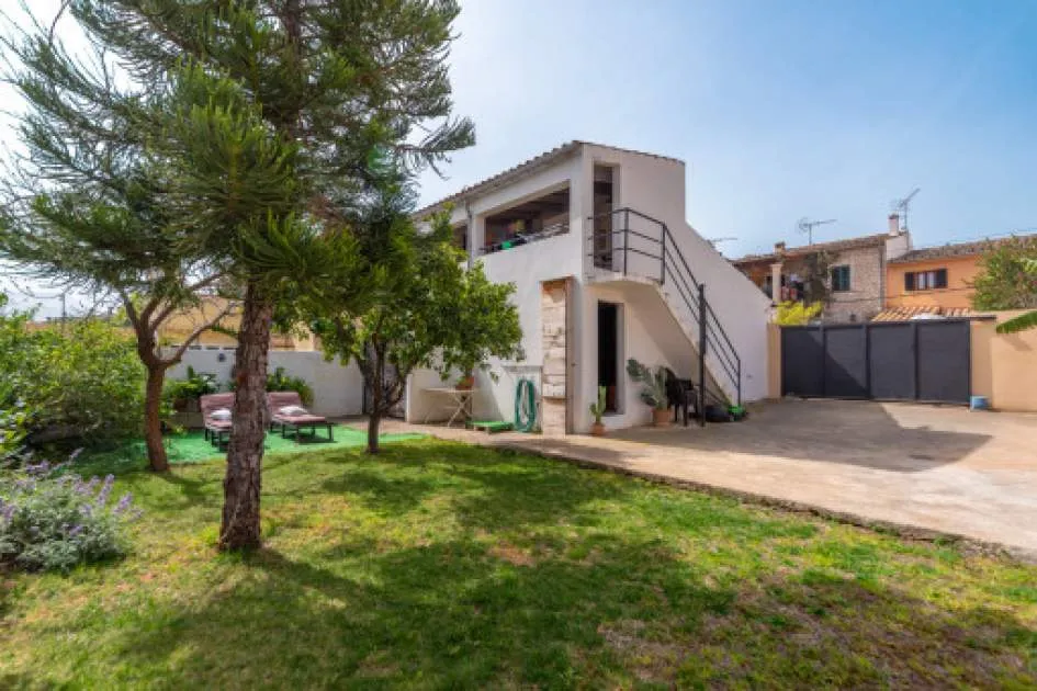 Hervorragendes Dorfhaus mit Garage und Garten in Alaró