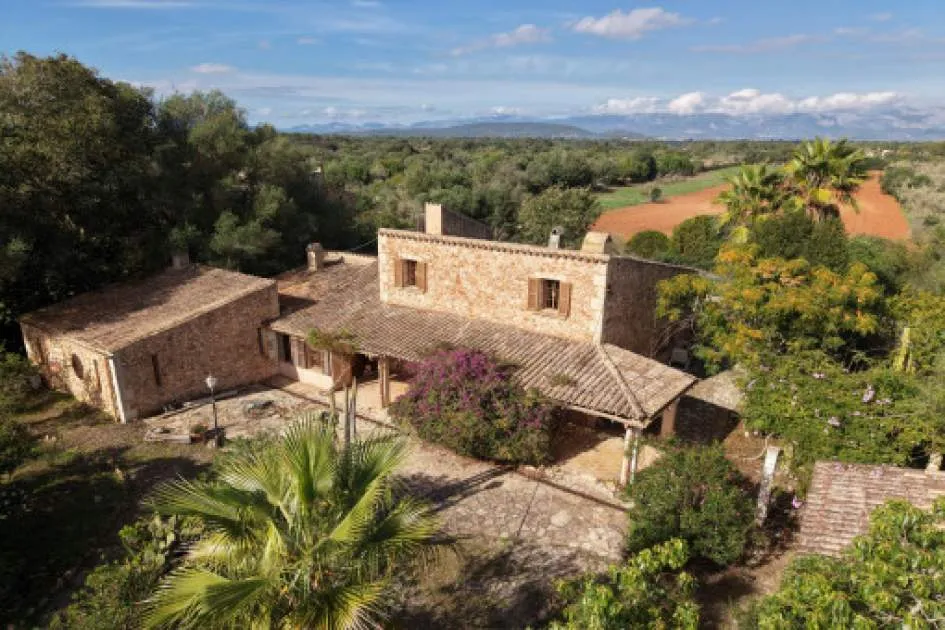 Traditionelles, renovierungsbedürftiges Landhaus mit großem Grundstück und schöner Aussicht in Algaida Traditionelles, renovierungsbedürftiges Landhaus mit großem Grundstück und schöner Aussicht in Algaida