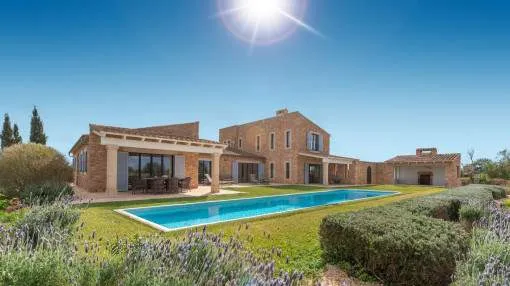 Traumhafte Natursteinfinca mit Pool und herrlichem Weitblick nahe Ses Salines