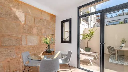 Charmante Wohnung mit großem Patio und hohen Decken nahe des Marktes von Santa Catalina