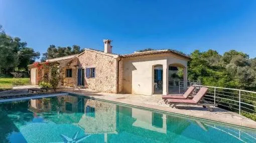 Finca mit viel Land und weitläufigem Landschaftsblick bis nach Alcúdia