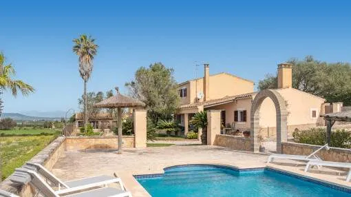Schöne authentische Finca mit Ferienvermietlizenz in Son Macia