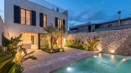 Elegantes Neubaustadthaus mit Pool in Ses Salines
