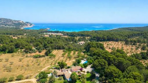 Charakterstarke Finca-Oase mit Meerblick und 64 qm Pool – stilvoll wohnen zur Saisonmiete in Capdepera