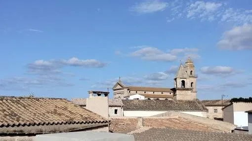 Zentral gelegenes Stadthaus in Ses Salinas mit einer wunderschönen Panoramablickdachterrasse
