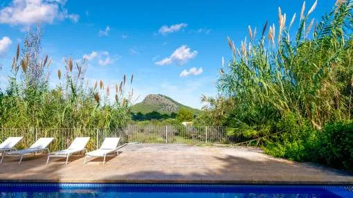 Außergewöhnliches Finca-Anwesen zur Saisonmiete mit zwei Häusern, zwei Pools und Meerblick nahe Cala Agulla